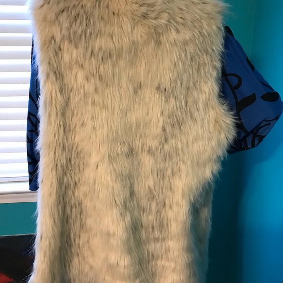 👚 Rachel Zoe Faux Fur Vest - Picture 5 of 5